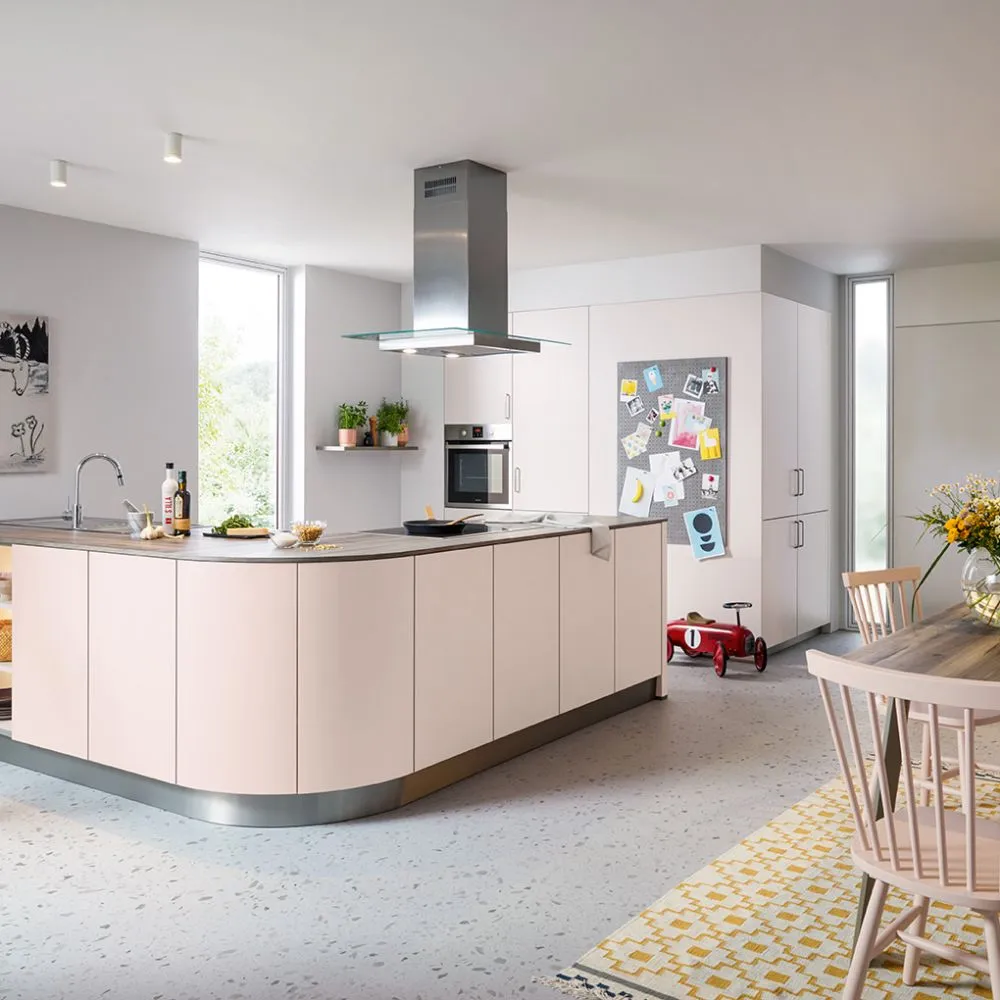 MODEL BIELLA - Neformální a lehké - kuchyň v růžové barvě